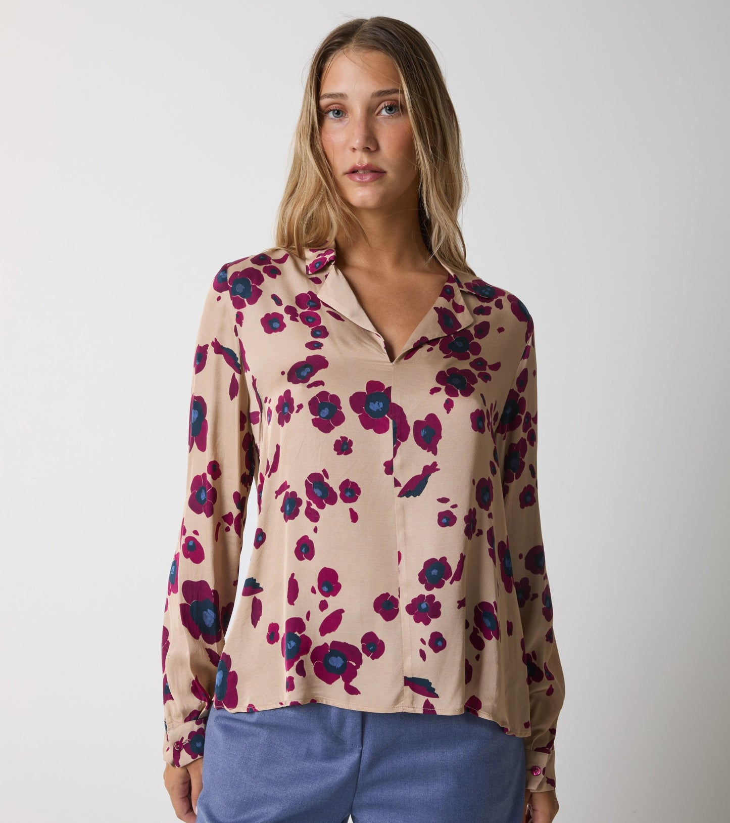 ALESSIA SANTIBlusa in raso stampato con scollo a V 521SD45057 Fiore Burro Ciclamino