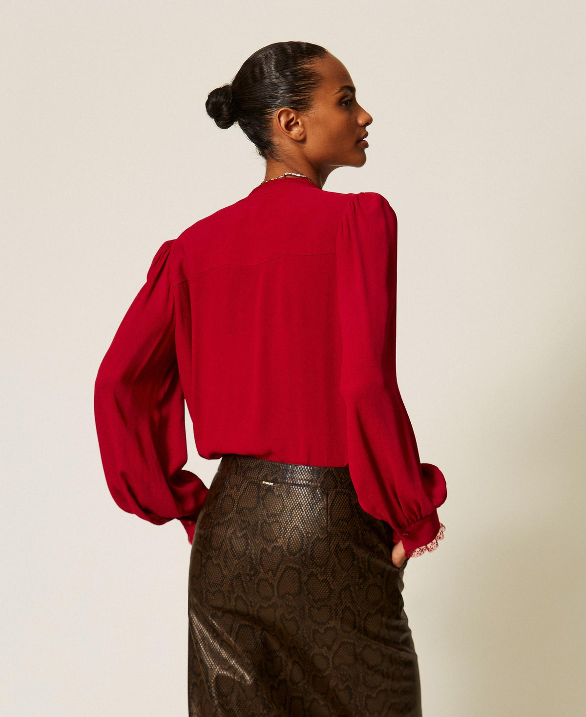 TWINSET Camicia in crêpe de Chine con fiocco 262TT2324 Bloody Mary
