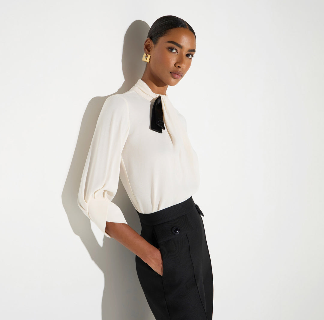 ELISABETTA FRANCHI Camicia Blusa in georgette con cravattino CA17866E2 Burro-Nero