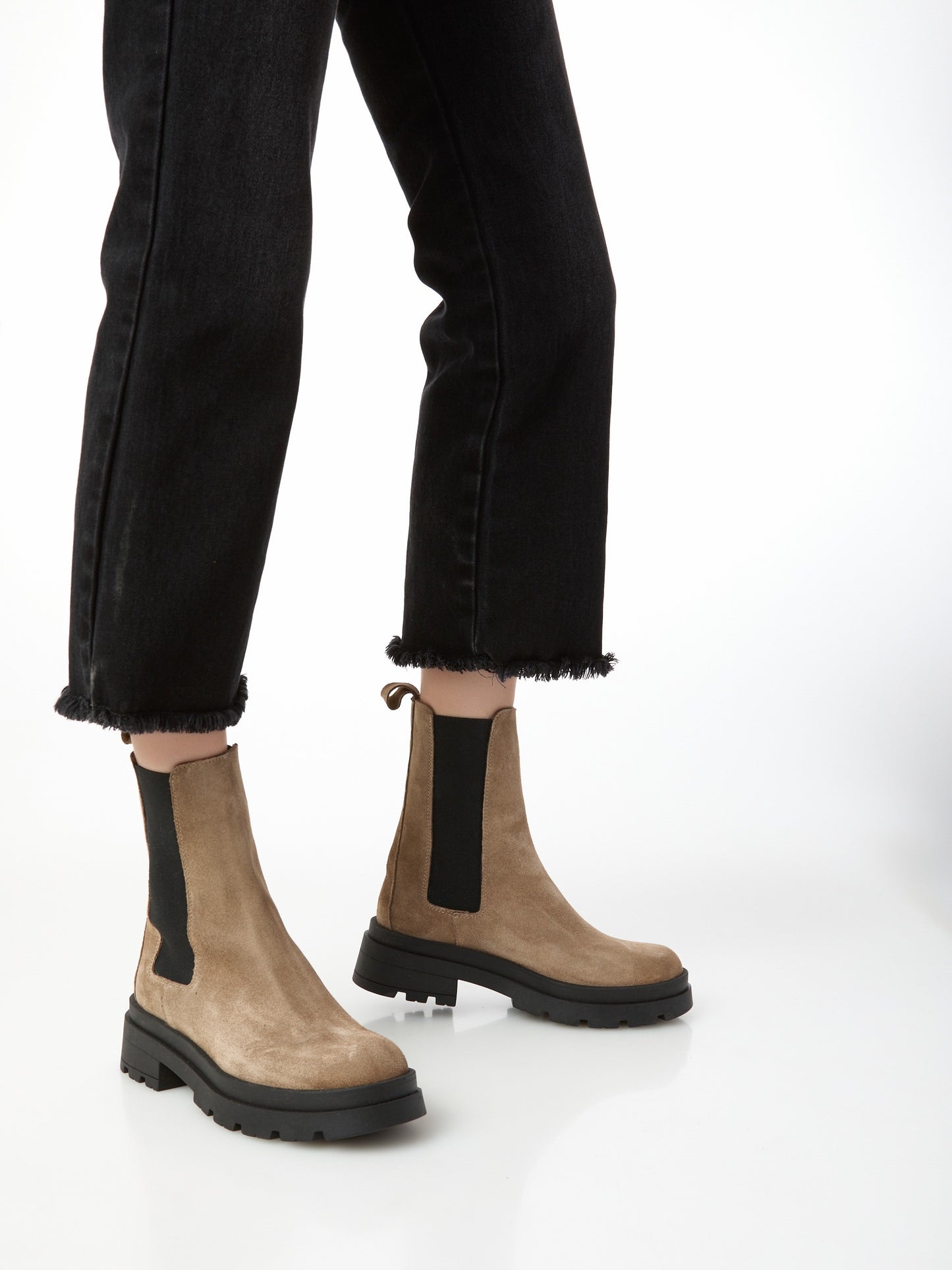 OVYE' Tronchetto Chelsea Boot In Camoscio NI7730CAM Taupe